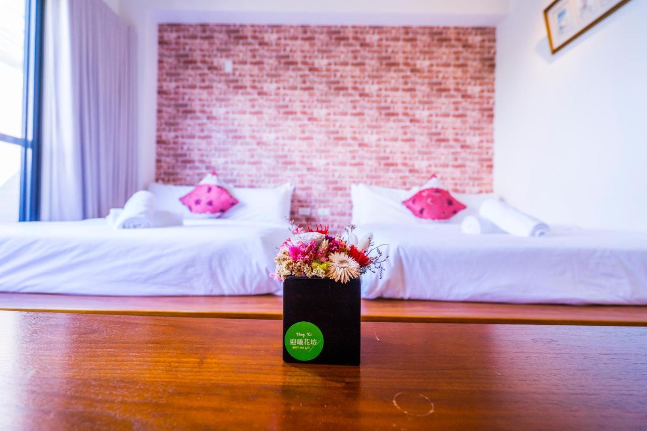 טאינאן 黑琵軼棧湖濱旅宿 K&B Happy Hostel מראה חיצוני תמונה